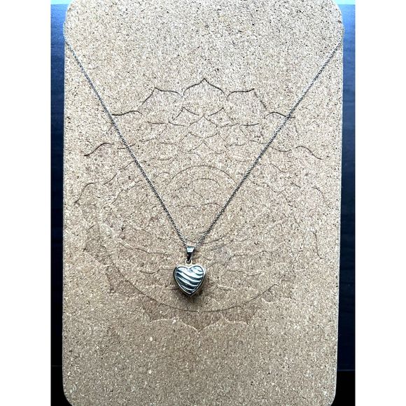 Heart locket chain necklace, silver chain necklace, heart locket pendant - Picture 1 of 8